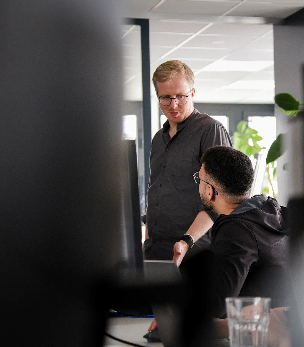 Gesprächsituation zweier Mitarbeitenden